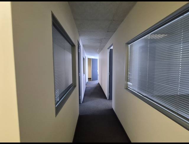348M² OFFICE TO LET IN BRUMA